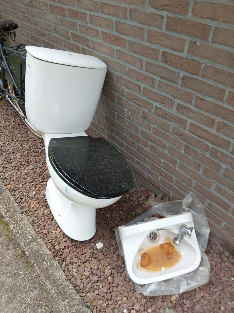 Wc (onderuitgang)met lavabo+ophangbeugels, Tuin en Terras, Ophalen