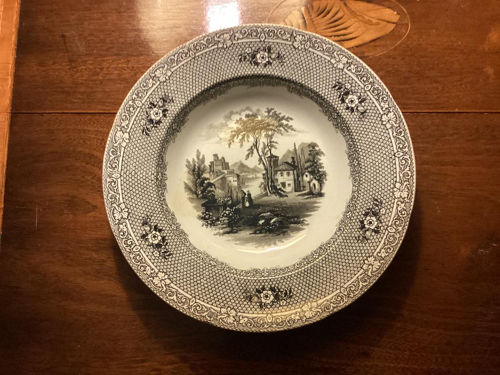 Assiette ancienne “Livinium” en faïence – vers 1880-1900, Antiquités & Art, Enlèvement