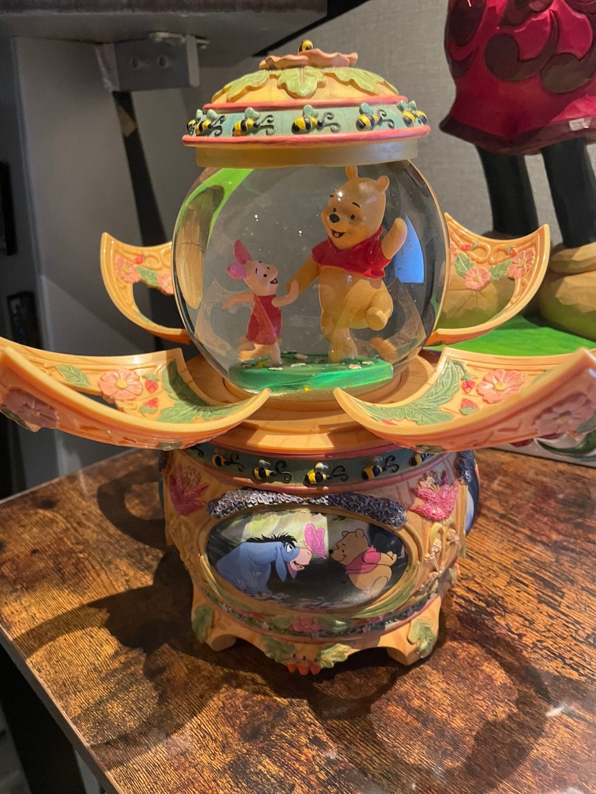 Vintage Winnie de Pooh draaiende muzikale snowglobe - 1963, Verzamelen, Ophalen of Verzenden, Winnie de Poeh of vrienden, Zo goed als nieuw
