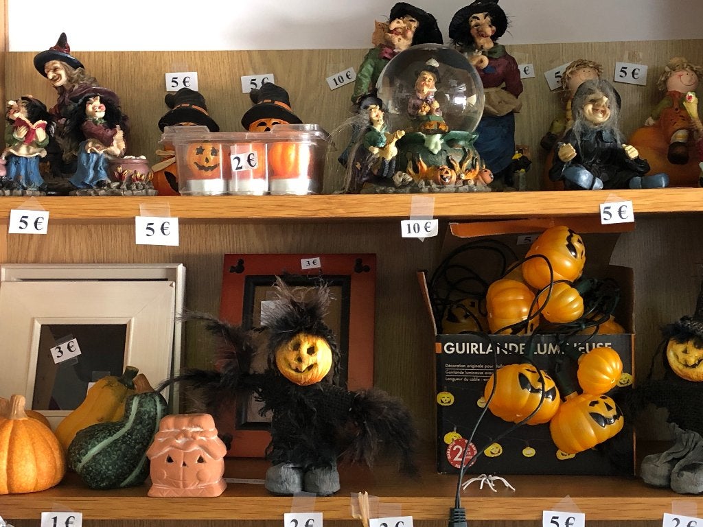 H A L L O W E E N : des sorcières et bien plus encore..., Enlèvement ou Envoi, Comme neuf