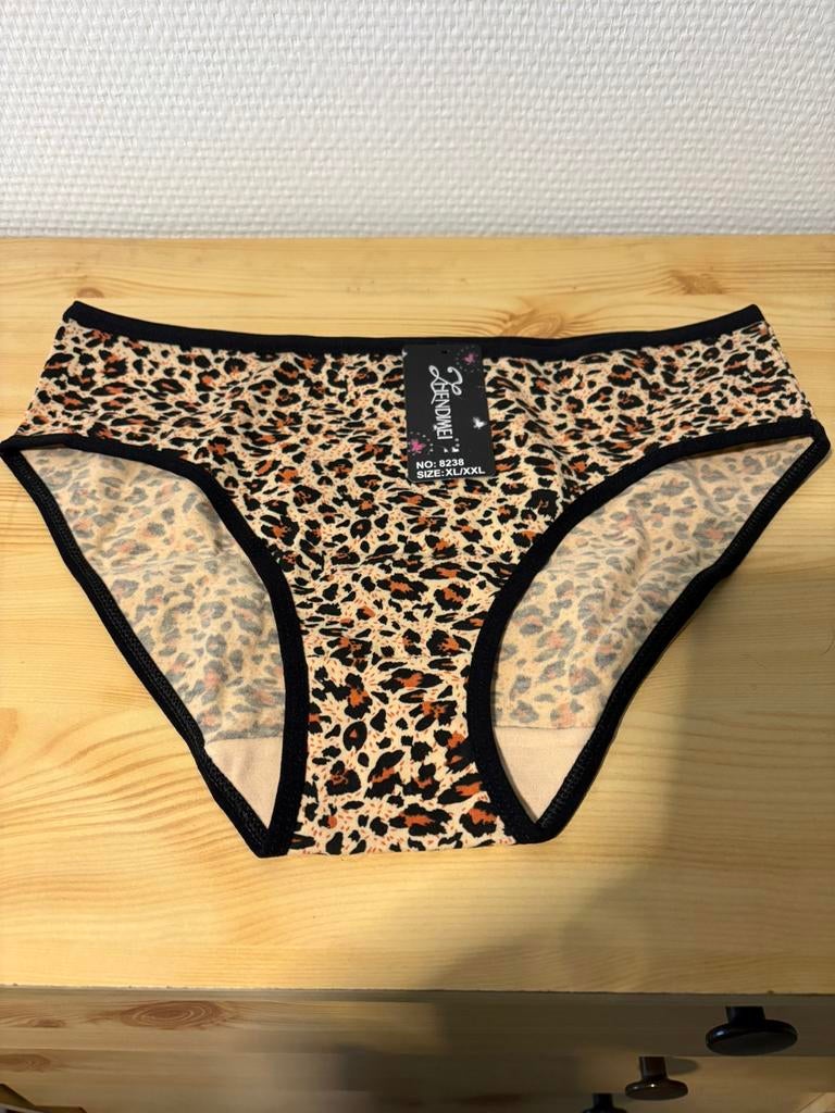 Nieuw leopard slip van Lhendimei (XL)., Ophalen of Verzenden, Zwart, Slip