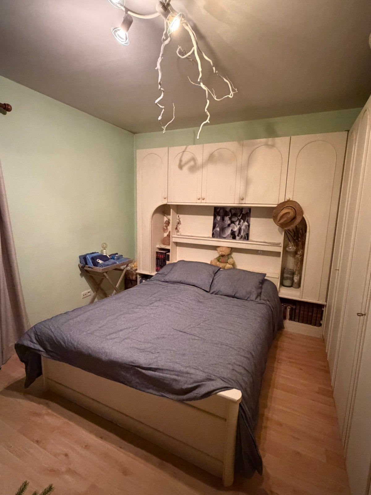 Chambre à coucher blanche, Maison & Meubles, Enlèvement, Utilisé, Deux personnes, Avec armoires autour du lit et à lattes