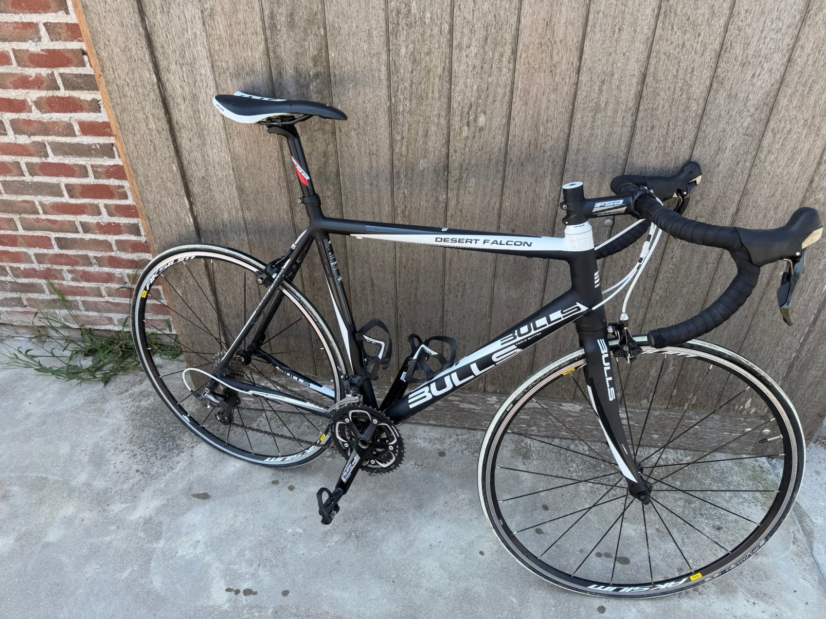 Koersfiets bulls, Fietsen en Brommers, Ophalen, Zo goed als nieuw