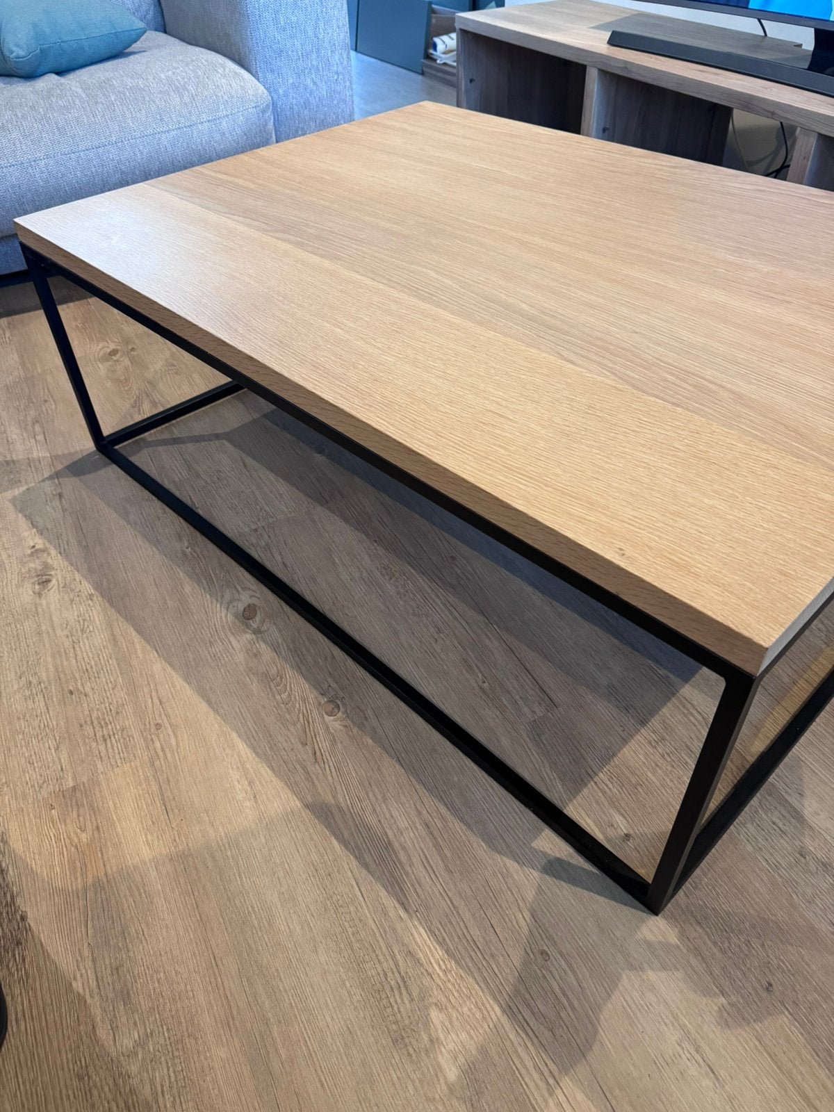 Table basse en chêne massif avec structure en fer forgé, Maison & Meubles, Enlèvement, Comme neuf, Chêne