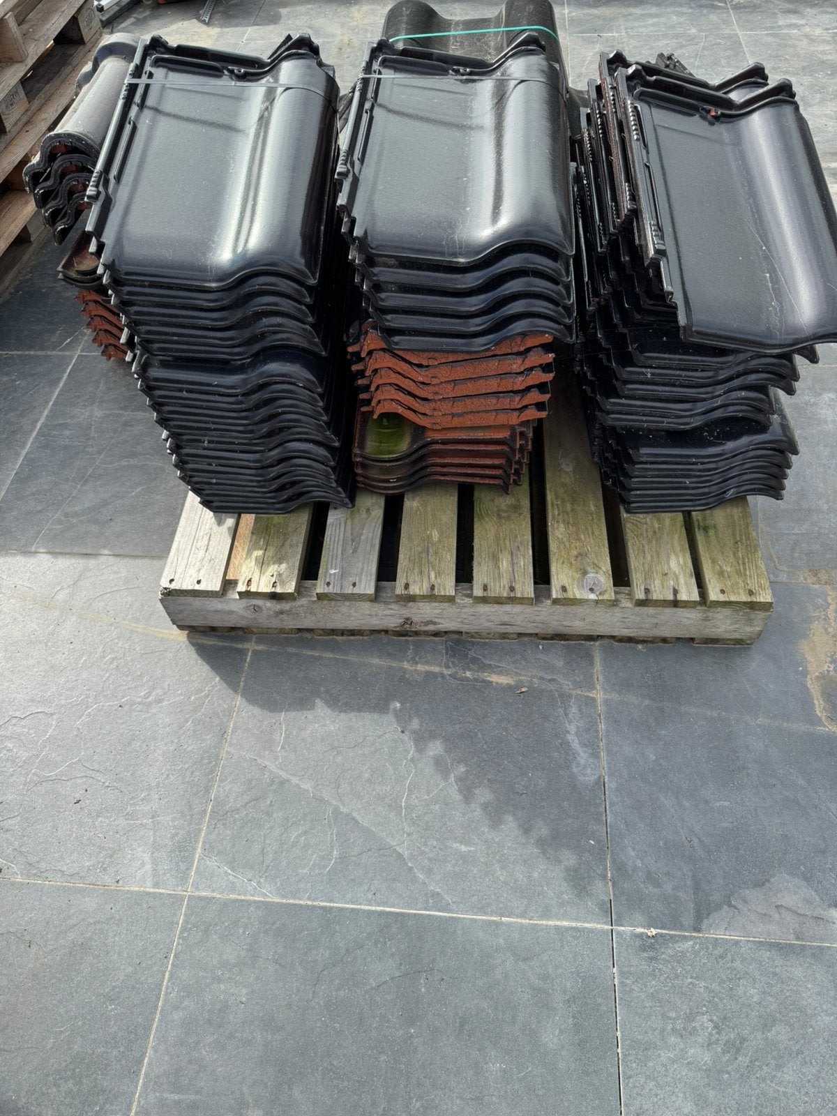 Dakpannen te koop., Ophalen, Zo goed als nieuw, Dakpannen