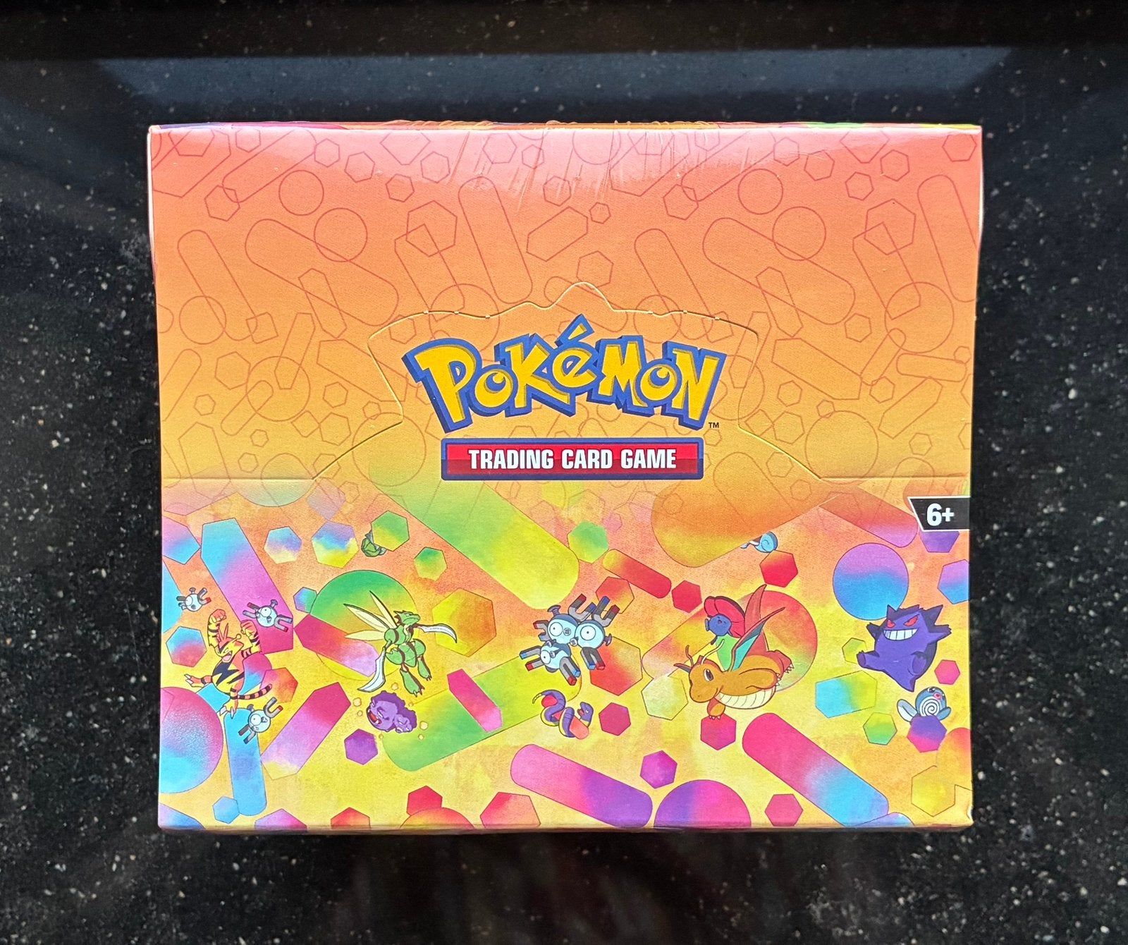 Anglais 151 : Mini présentoir en étain., Hobby & Loisirs créatifs, Enlèvement ou Envoi, Neuf, Booster box, Foil