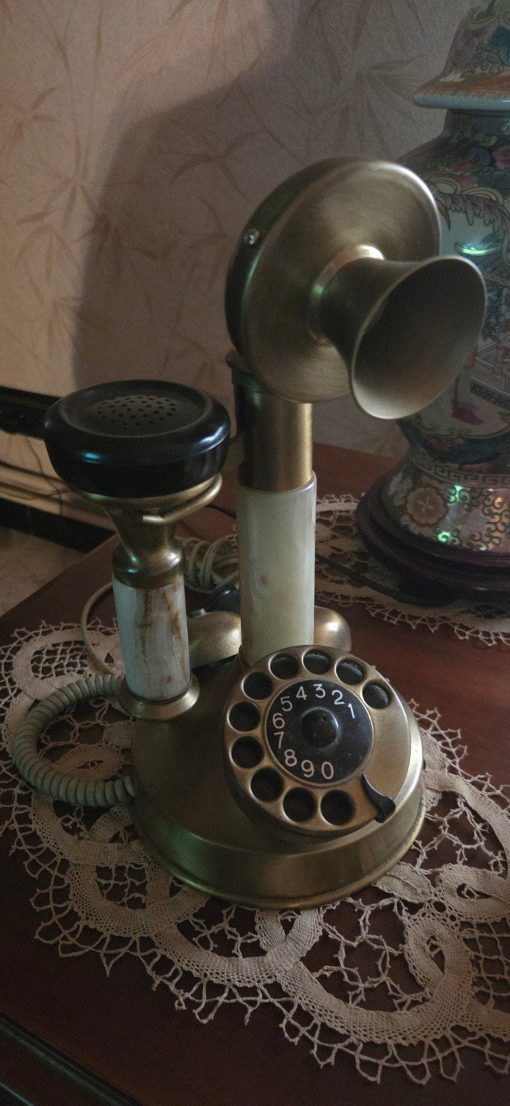 Kandelaartelefoon, Enlèvement
