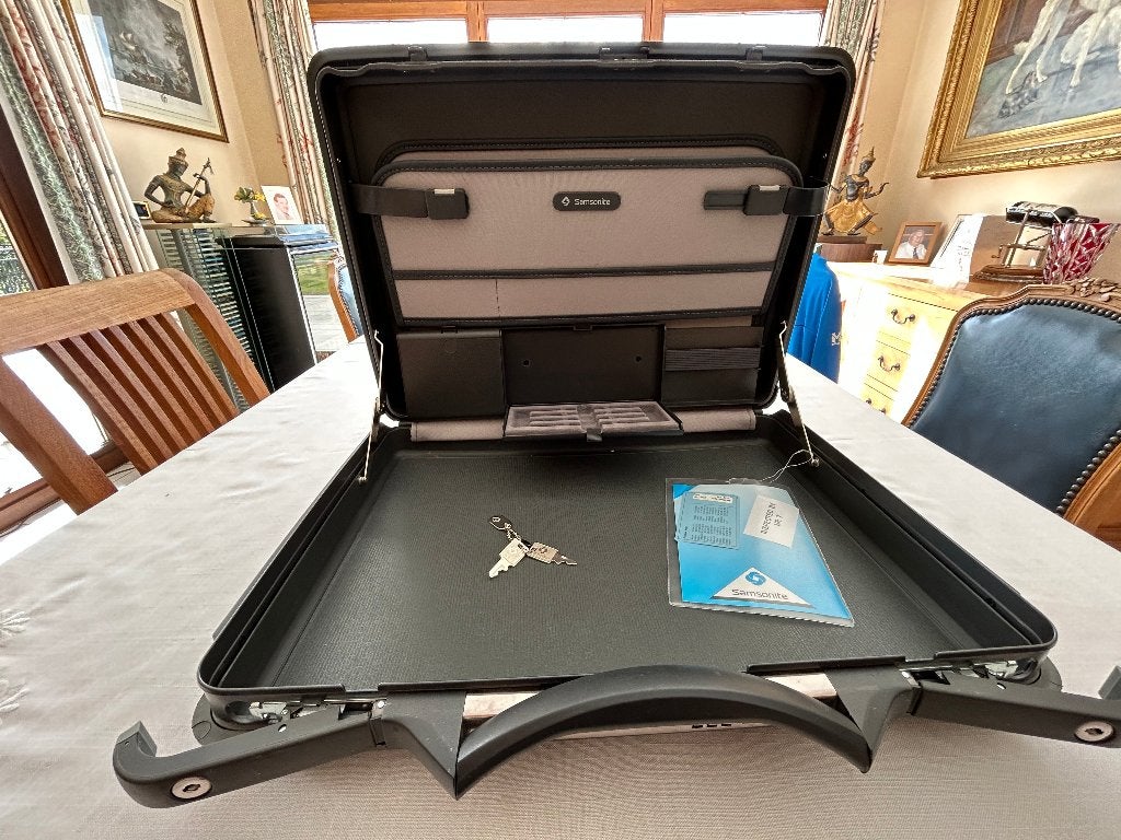 mallette Samsonite, 35 à 45 cm, Plastique dur, Comme neuf, Enlèvement