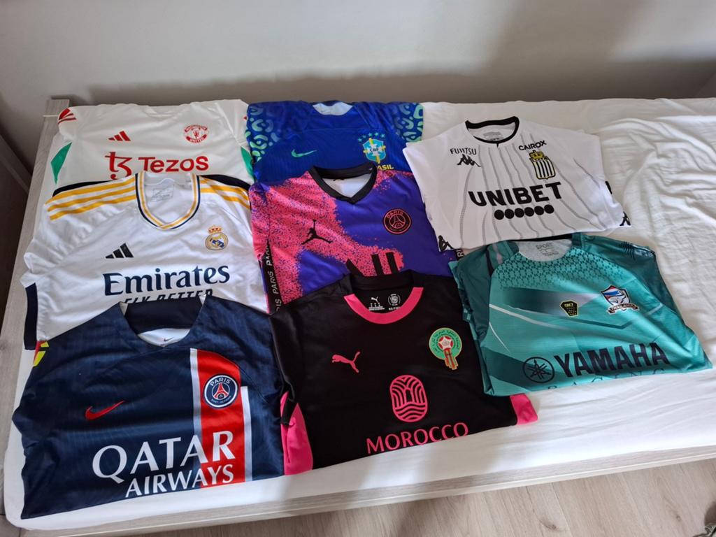 Voetbal shirt's - 12-15 jaar - 17€ per stuk, Ophalen, Zo goed als nieuw