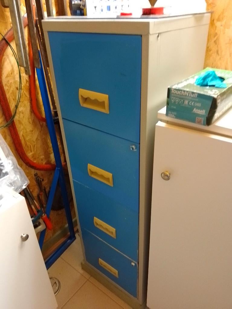 metalen kast op wielen met 4 schuiven, Doe-het-zelf en Bouw, Ophalen