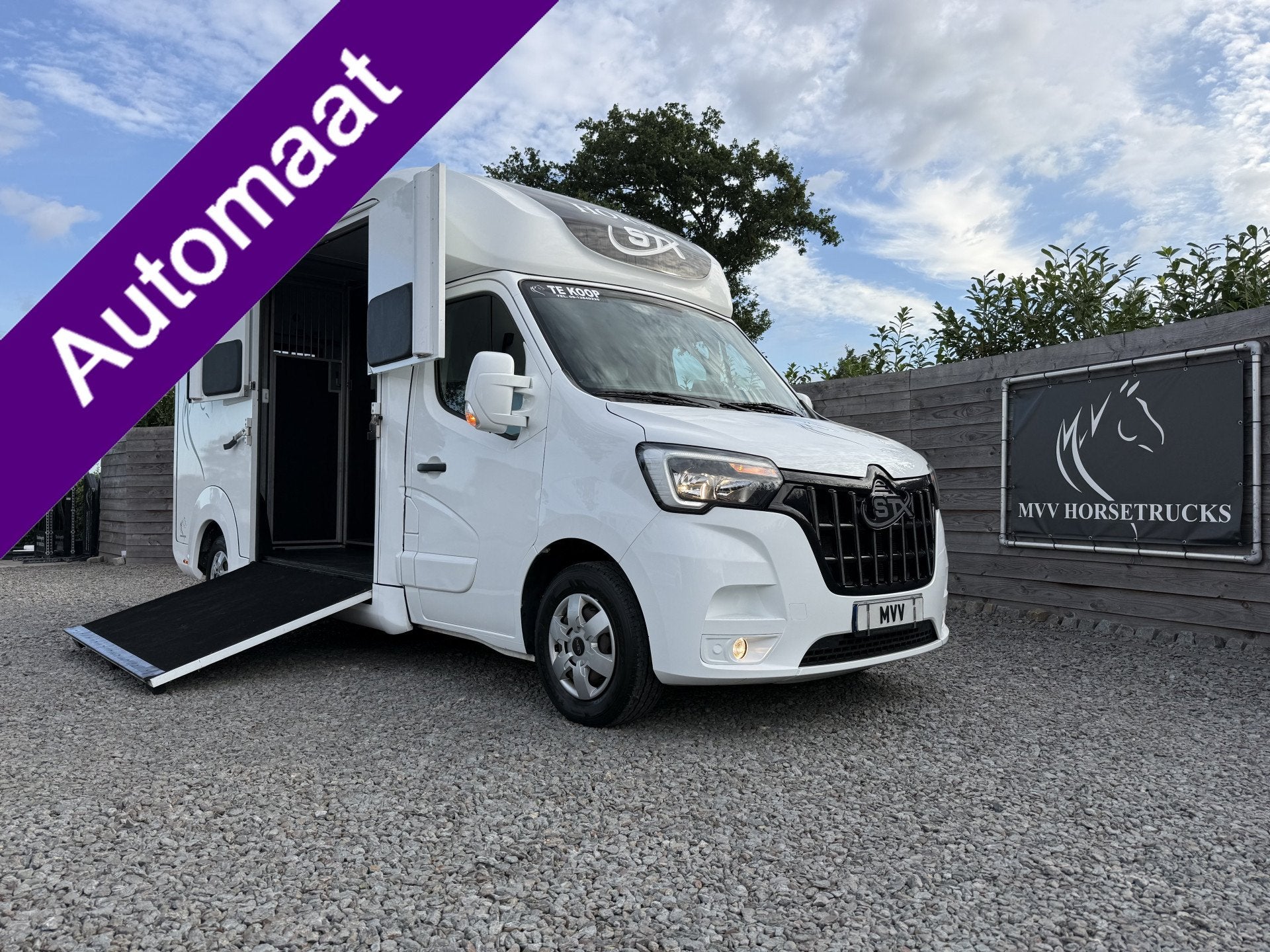 Renault Master | HORSETRUCK | STX | STALLION 3XL | 2021 | HE, Dieren en Toebehoren, Paarden en Pony's | Trailers en Aanhangwagens