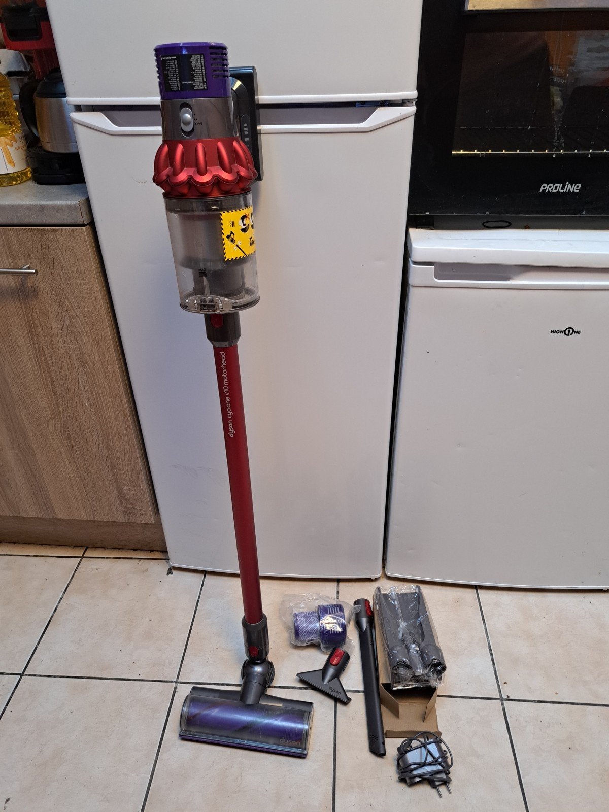 Dyson v10 cyclone motorhead complet + nouvelle batterie..., Electroménager, Enlèvement ou Envoi, Réservoir, Aspirateur balai, Dyson
