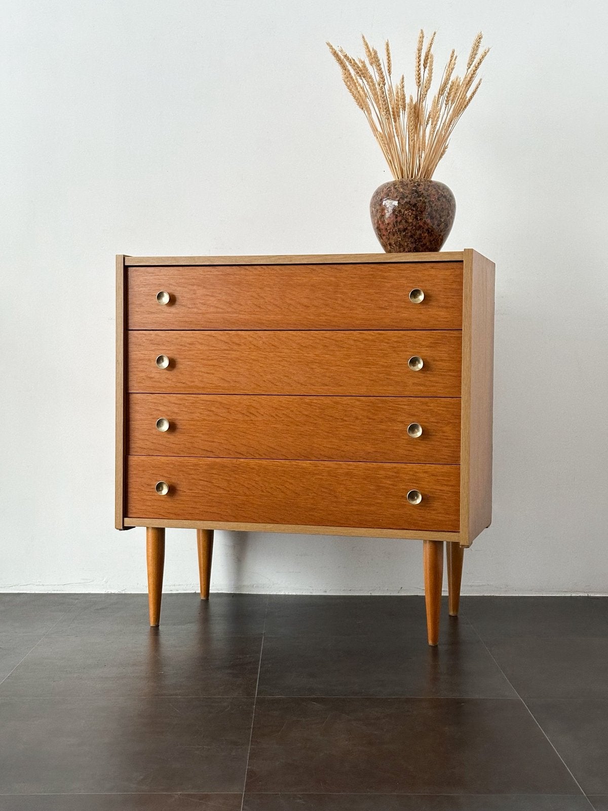 Commode 4 tiroirs plaquée en chêne, années 70, Maison & Meubles, Enlèvement, Comme neuf, Chêne