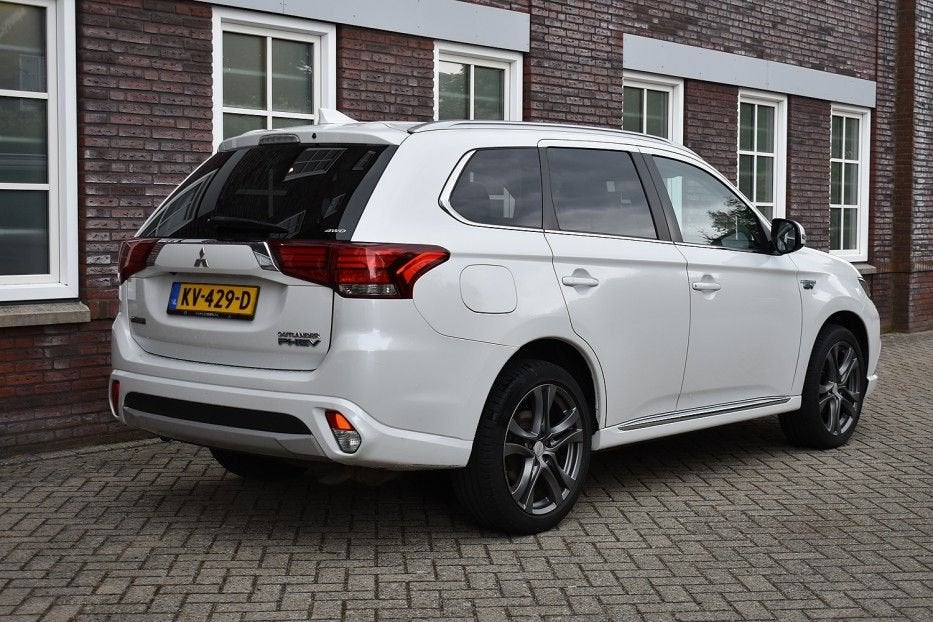 Mitsubishi Outlander 2.0 PHEV Business Edition Wij zijn op a, Autos, 12 kWh, Achat, Entreprise, Carnet d'entretien