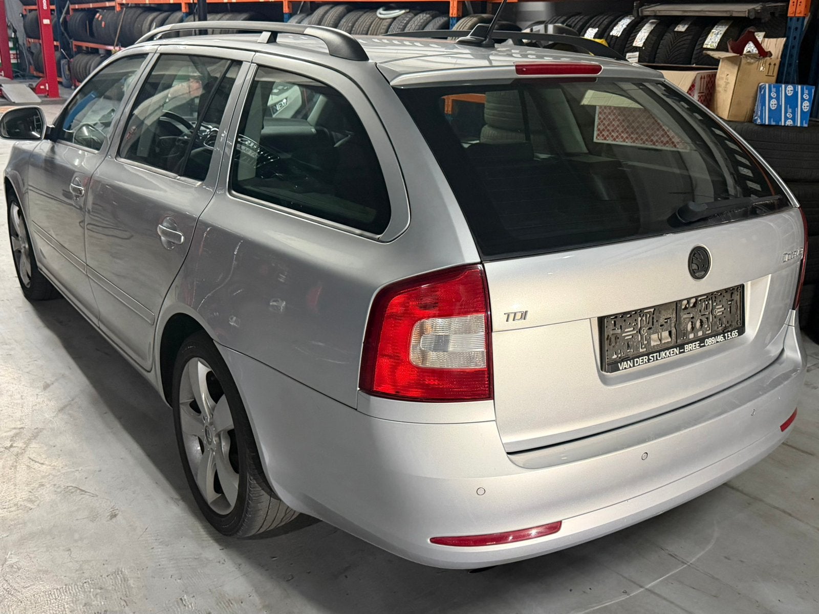 Skoda Octavia 1.6 tdi 215000km bj 2011 export, Auto's, Voorwielaandrijving, Euro 5, Zwart, 4 cilinders