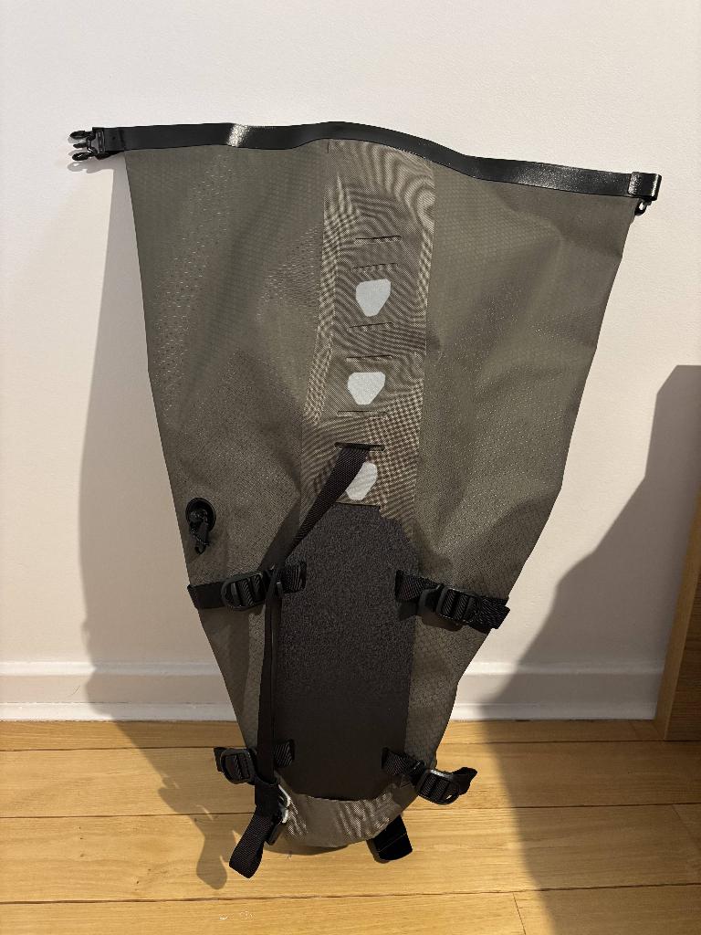 Sacoche de selle bikepacking / bikepacking seat bag, Enlèvement ou Envoi, Neuf, Ortlieb