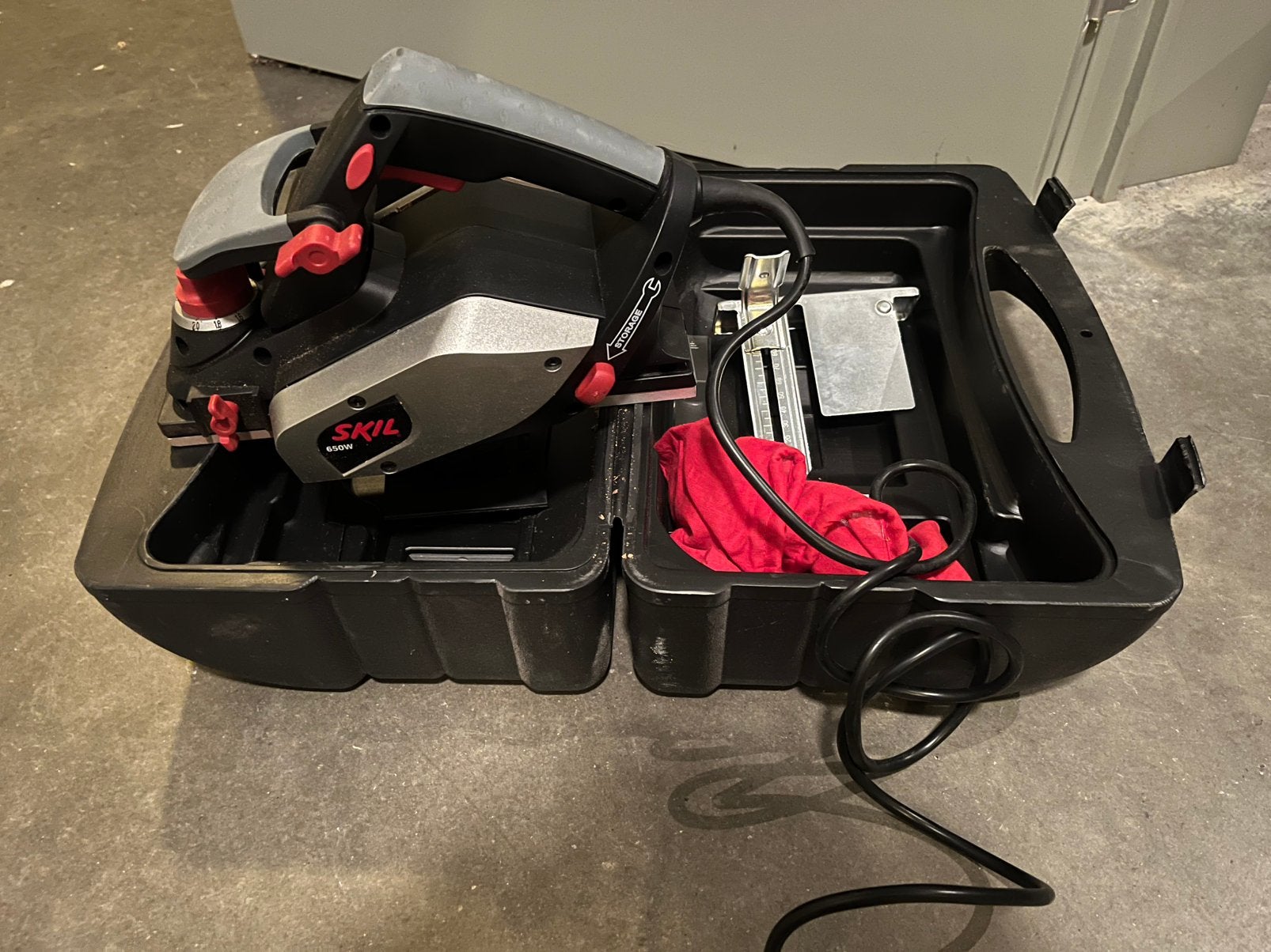 Skil 650W belt sander, Doe-het-zelf en Bouw, Ophalen, Gebruikt, 600 tot 1200 watt, Bandschuurmachine