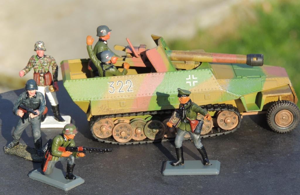 Sd.Kfz. 251 Dinky Toys + 3x Britains, 3x Starlux, Verzamelen, Verzenden, Landmacht, Miniatuur of Beeldje