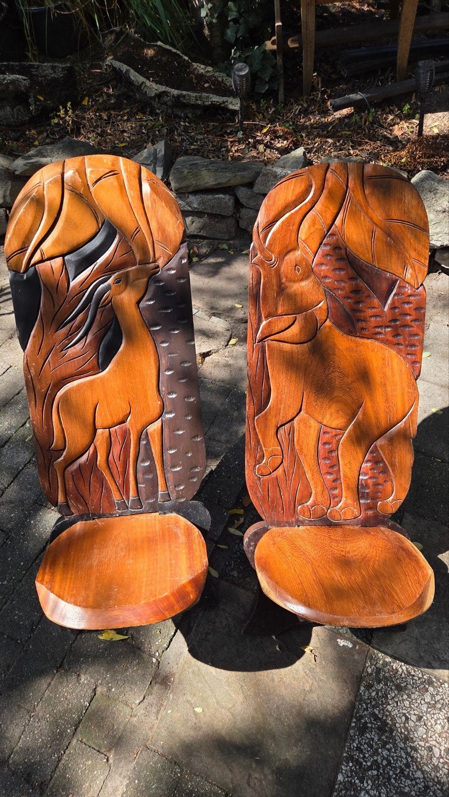 Houten stoelen met sculpturen - Uniek!, Ophalen of Verzenden