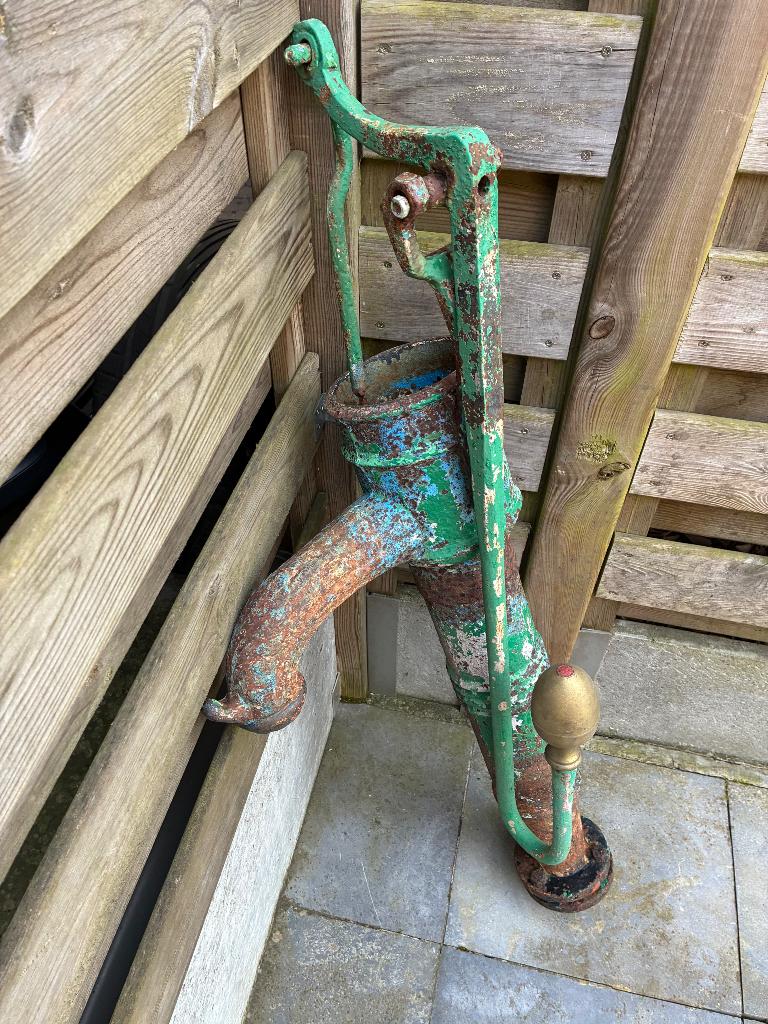 Oude waterpomp, Ophalen, Gebruikt
