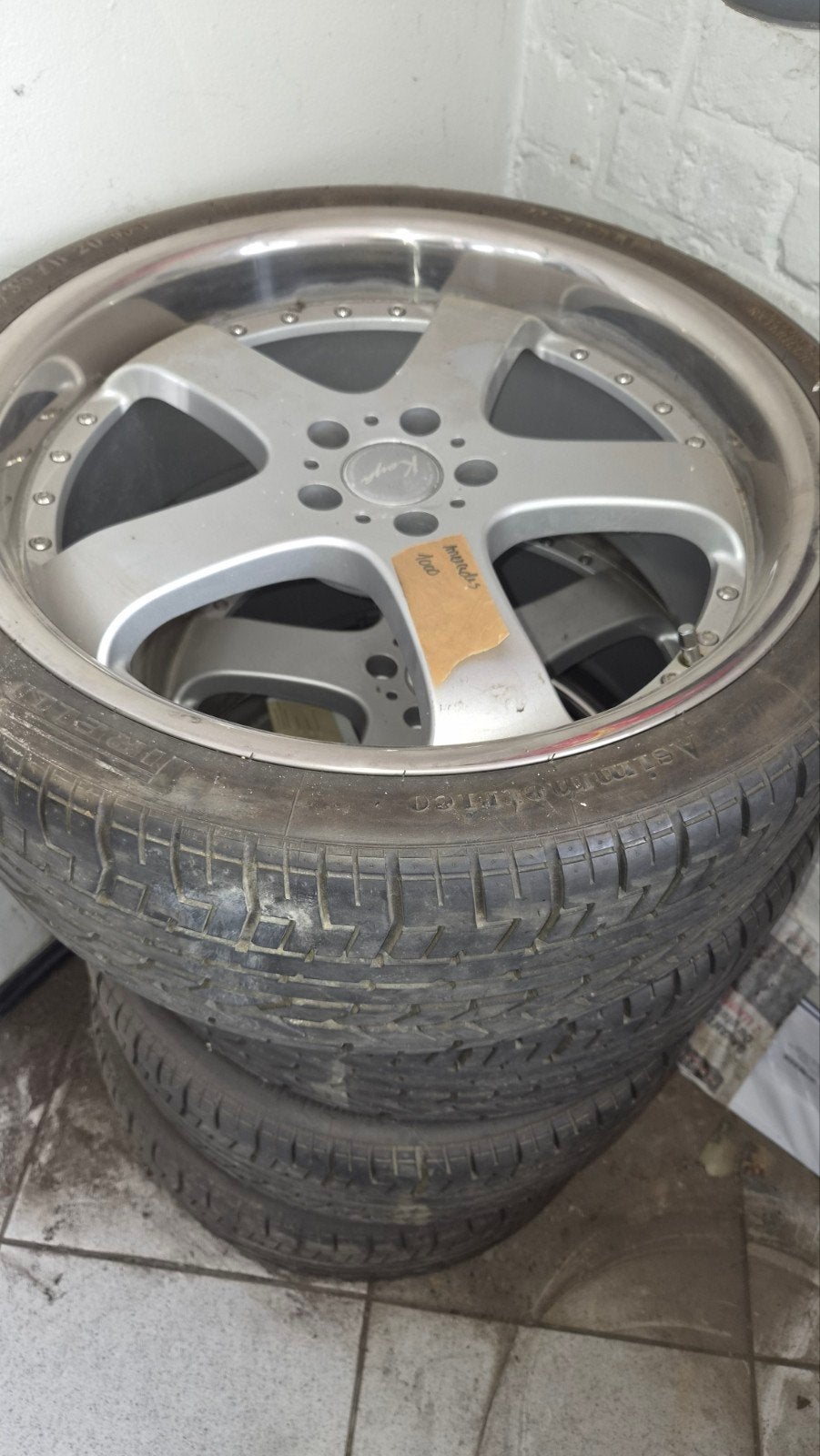 Kota Mercedes 20 velgen Pirelli P zero banden, Ophalen