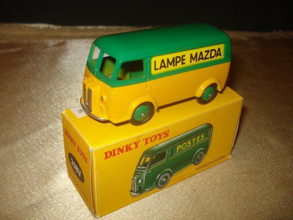 DINKY TOYS Peugeot D3A Fourgon Lampe Mazda Reissue + Boîte, Enlèvement ou Envoi, Neuf, Bus ou Camion, Dinky Toys