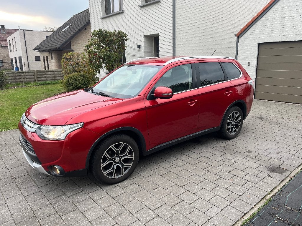Mitsubishi Outlander 2.2DI-D 4WD Auto. 7pl, Autos, Euro 5, Achat, Outlander, Carnet d'entretien