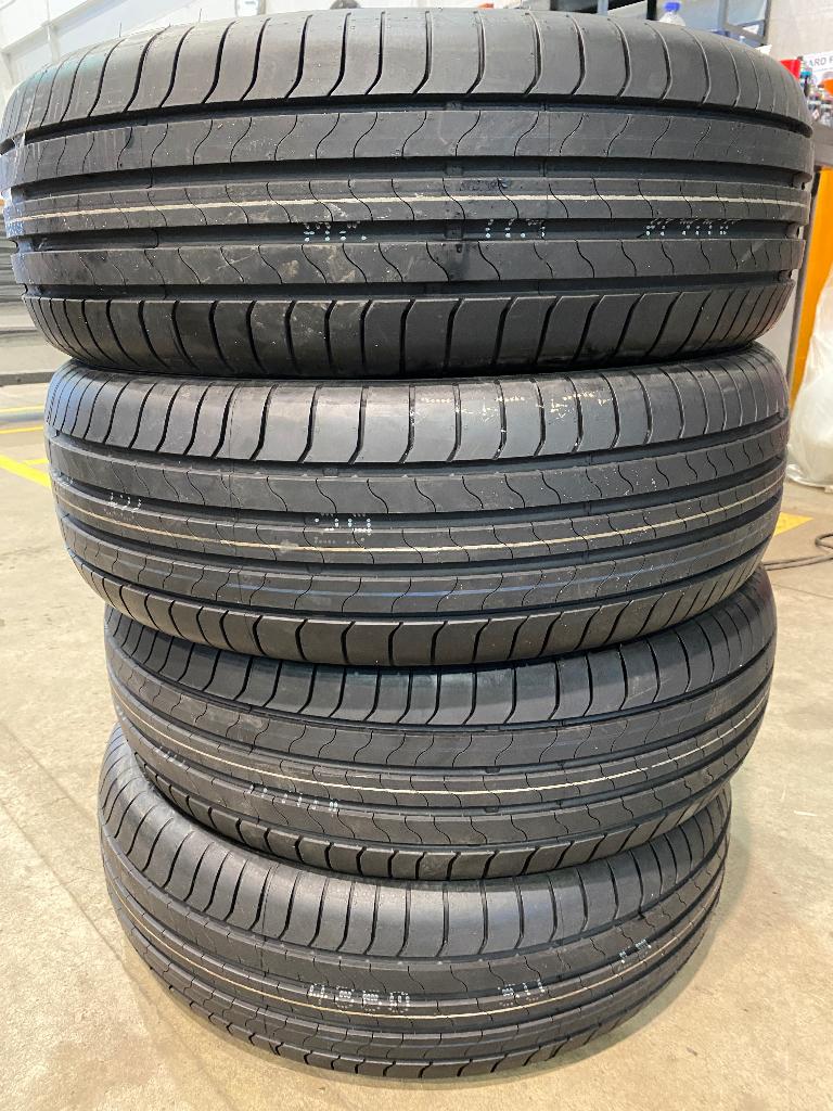 215/60 R17 96H BRIDGESTONE Turanza ** SHOWROOMBANDEN **, Neuf, 215 mm, Pneus été, Enlèvement