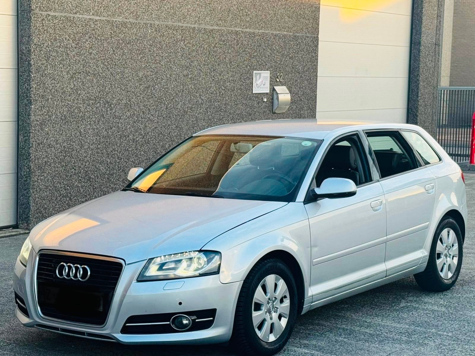 AUDI A3 1.6TDİ 105CV CUIR AİRCO XÉNON LED, Auto's, Particulier, Leder, Te koop, A3