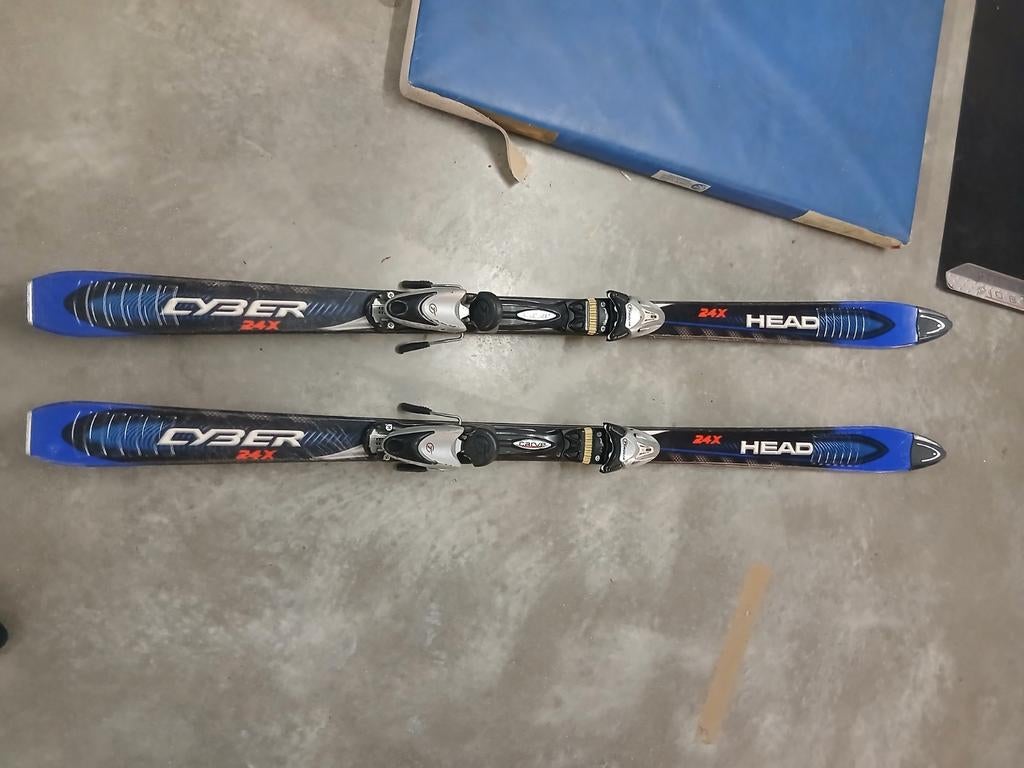 HEAD Cyber 24X ski’s – met bindingen, Sport en Fitness, Skiën en Langlaufen, Ophalen, Ski, Head