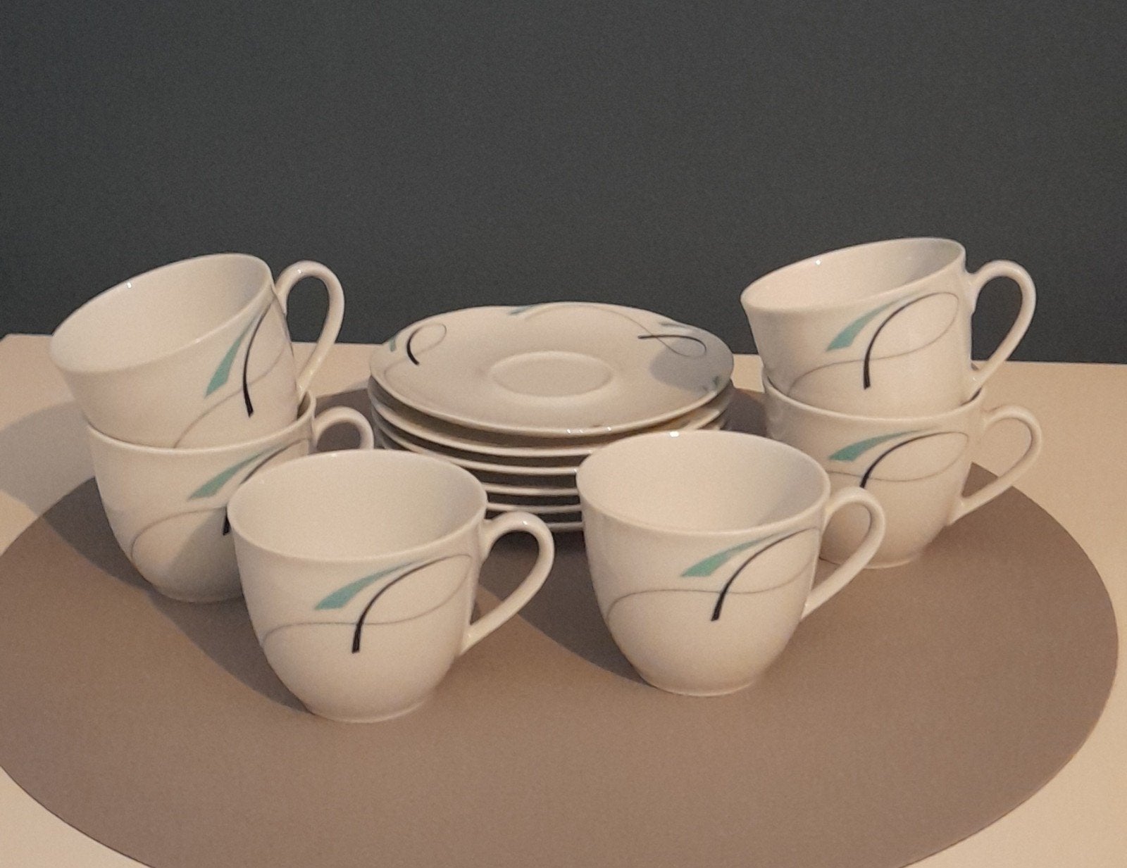Tasses avec sous tasses, Enlèvement