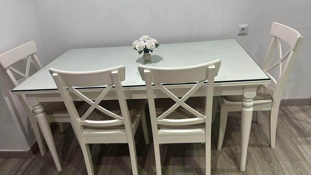 Table à manger Ikea +  7 chaises, Enlèvement