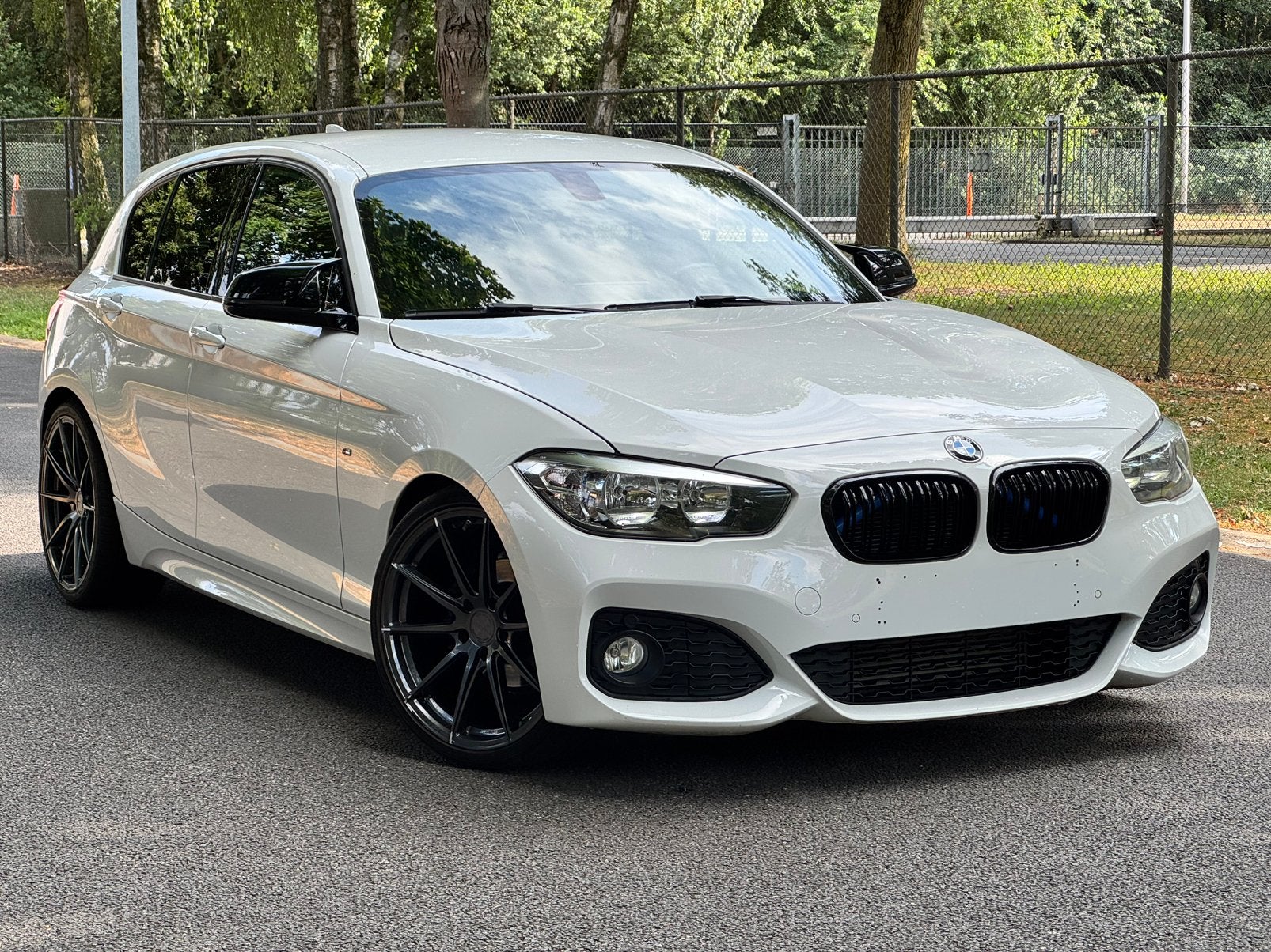 Bmw 116i / M-Pakket / Navi / M140i look / Gekeurd vvk, Auto's, 116 g/km, Alcantara, Wit, Handgeschakeld