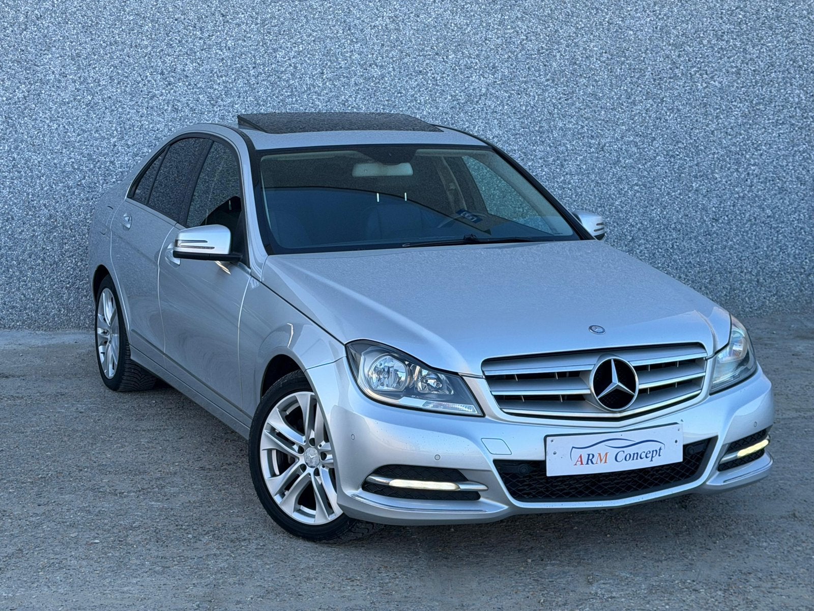 Mercedes-Benz C180 CGI essence 2011 Facelift GARANTIE 12 moi, Auto's, Mercedes-Benz, Bluetooth, Euro 5, Zwart, Bedrijf