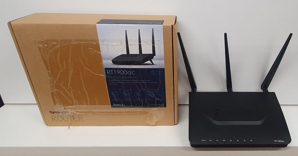 SYNOLOGY ROUTER RT1900ac, Computers en Software, Routers en Modems, Zo goed als nieuw, Router, Ophalen