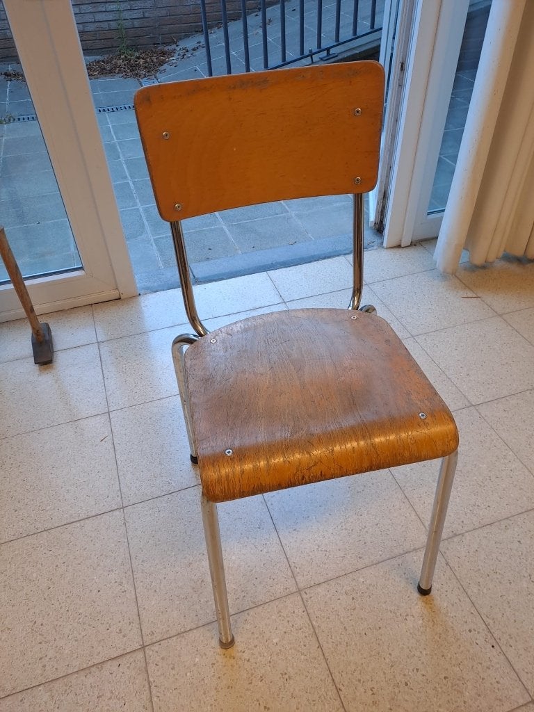 Schoolstoel: GRATIS, Ophalen, Gebruikt, Hout, Vijf, Zes of meer stoelen