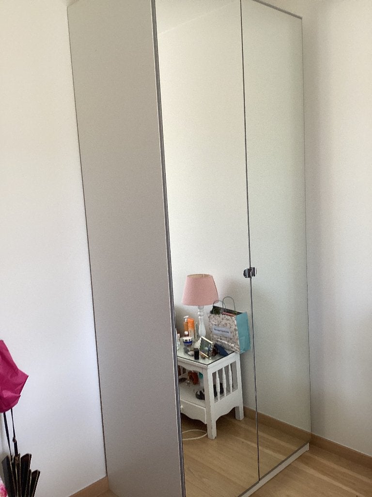 Armoire IKEA avec miroir en bon état, Comme neuf, Synthétique, Enlèvement, Avec espace de penderie
