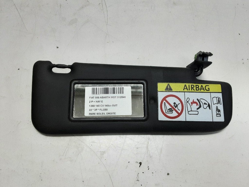 ZONNEKLEP RECHTS Abarth 500 / 595 / 695 (01-2008/-), Auto-onderdelen, Interieur en Bekleding, Taurusavenue 1
2132 LS  Hoofddorp, NL