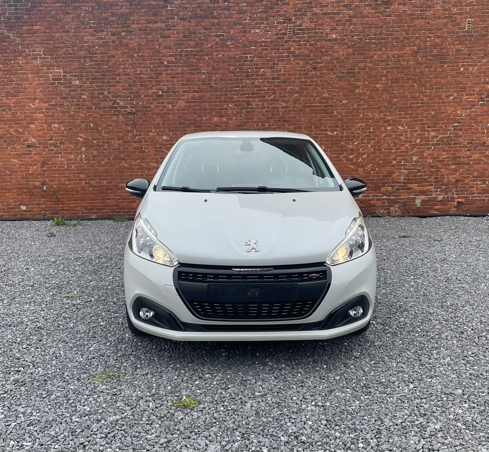 Peugeot 208 1.2 GT- Line | Camera | Apple CarPlay, https://public.car-pass.be/vhr/32e3b952-736c-453c-be2e-49ad4688178d, Wit, Leder