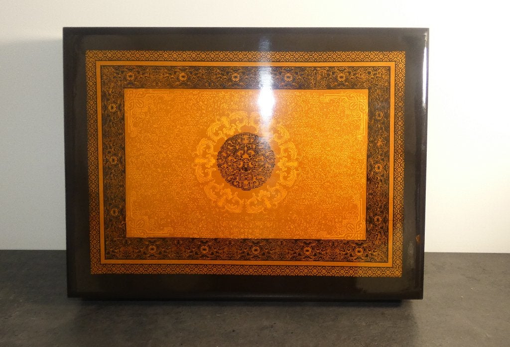 Zwart gelakt hoogglans Japans doos of kist [1967], Antiek en Kunst, Ophalen of Verzenden