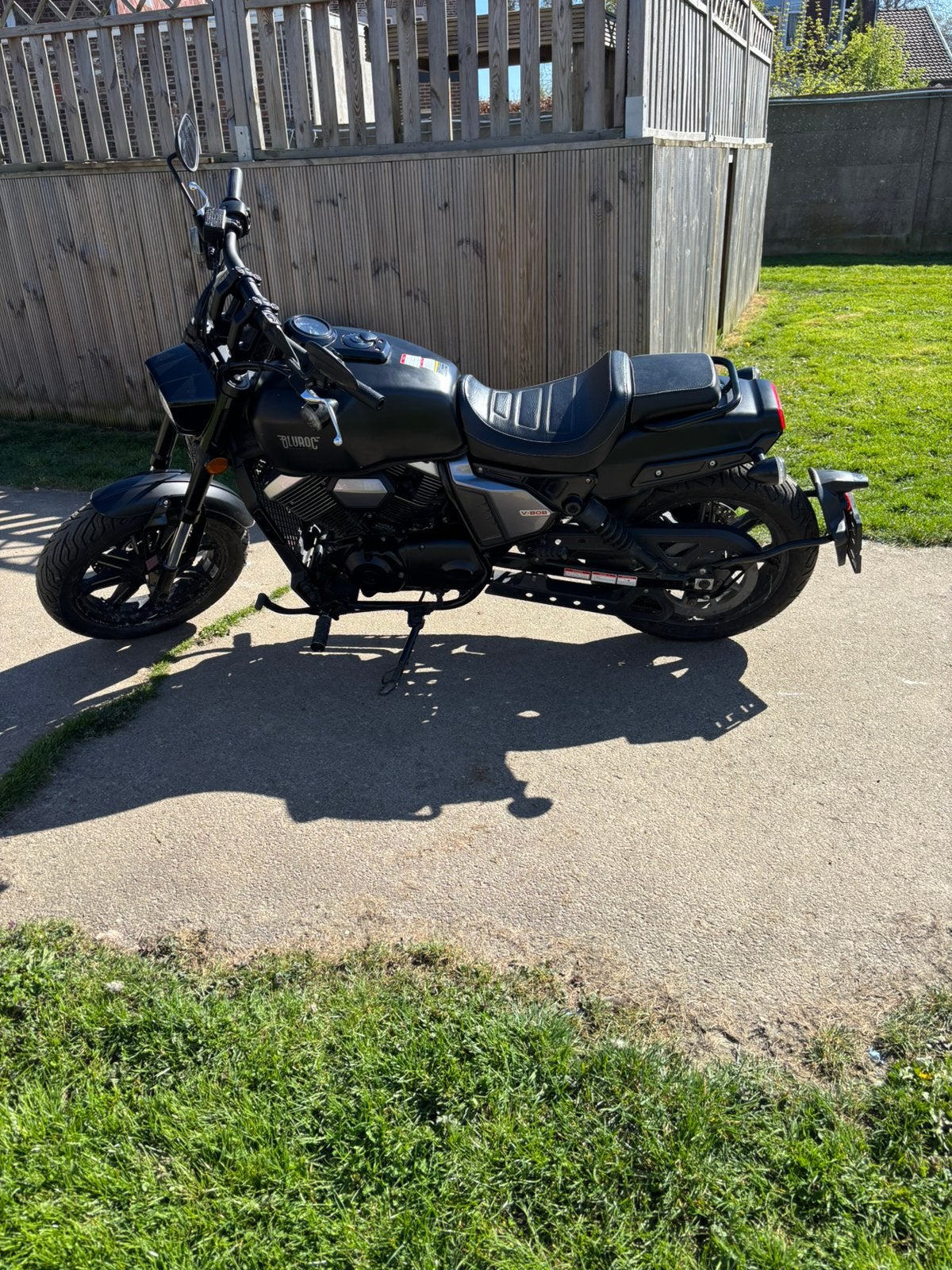 V-Bob 250cc – 1 350 €, Motos, Enlèvement