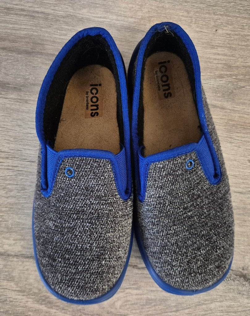 Pantoffels jongen maat 30, Kinderen en Baby's, Kinderkleding | Schoenen en Sokken, Ophalen, Overige typen, Zo goed als nieuw, Brantano