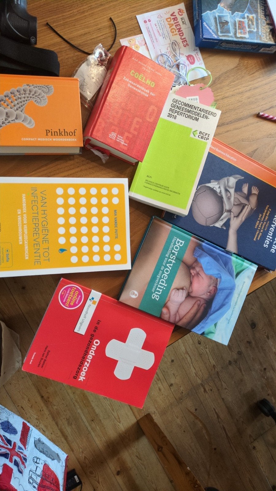 vroedkunde boeken en schorten M, Ophalen