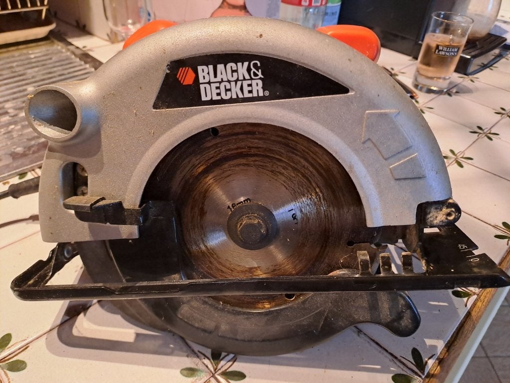 scie circulaire portable black & decker 1100 Watts, Bricolage & Construction, Outillage | Scies mécaniques, 600 à 1200 watts, 30 à 70 mm