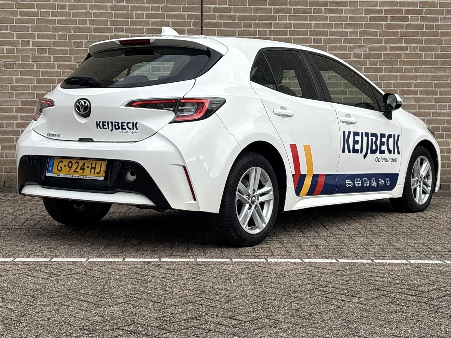 Toyota Corolla 1.2 Turbo Active | € 7.700,- NETTO! | Climate, Auto's, Zwart, Corolla, Wit, Bedrijf