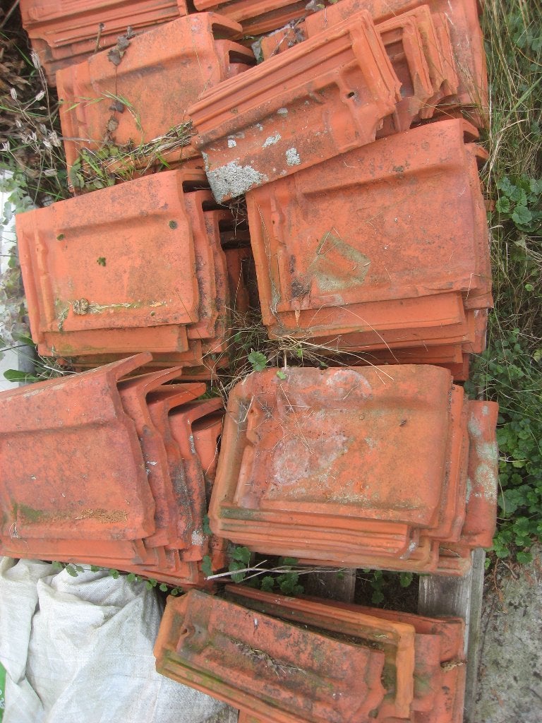 Anciennes Tuiles de rive droite hennuyères, Enlèvement, Utilisé, Tuiles