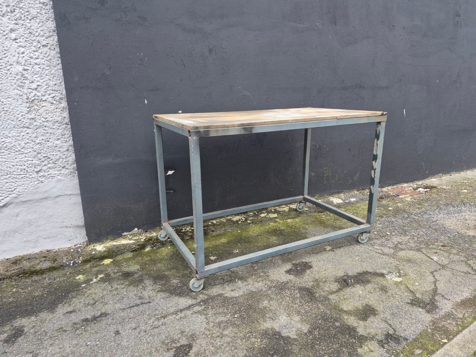 Stevige metalen werkbank op wielen, Ophalen, Gebruikt, 70 tot 120 cm