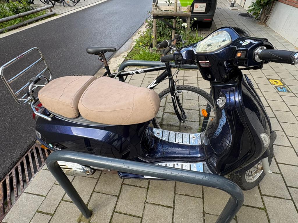 Scooter B klasse , azzuro, Fietsen en Brommers, Ophalen, Zo goed als nieuw