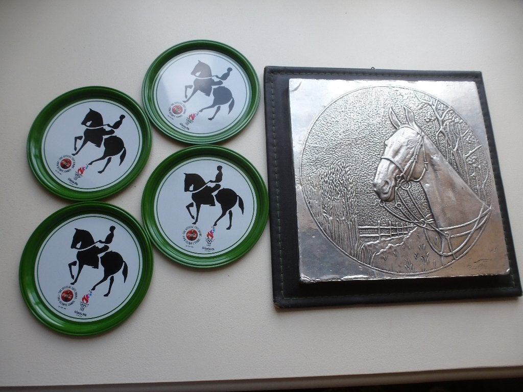 POUR LES AMATEURS DE CHEVAUX Cadre Tête cheval+4 sous-verre, Enlèvement ou Envoi, Comme neuf