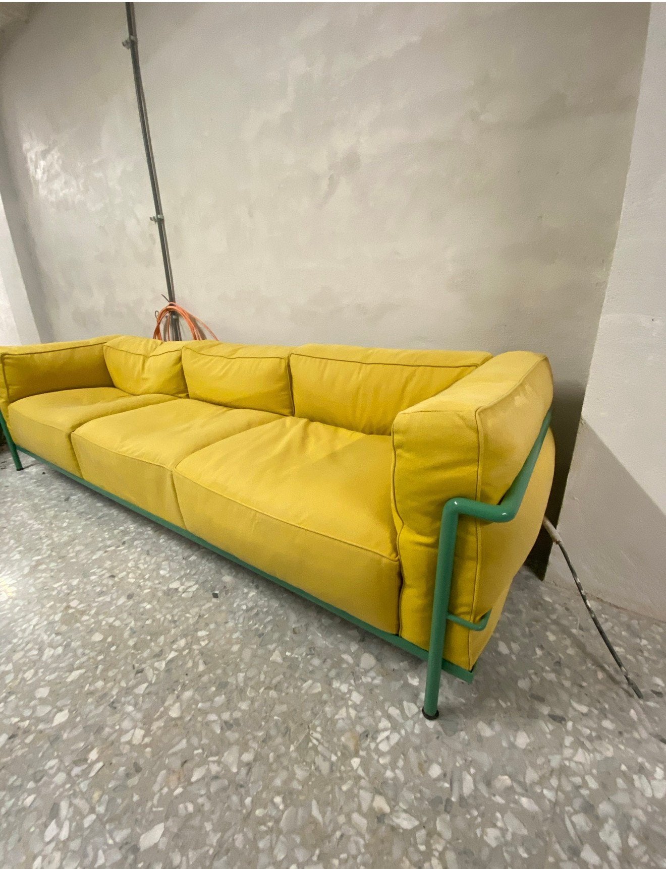 Cassina LC2 - driezit, Huis en Inrichting, Ophalen, Gebruikt, Driepersoons, Rechte bank